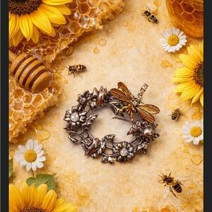 Vintage Style Dragonfly Brooch Rhinestone Insect Pin Gold Tone